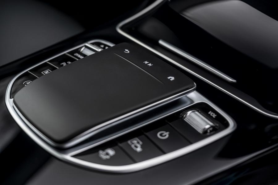 Детали интерьера Mercedes-Benz GLC220 d 4Matic (X253) 2019 года  (UK) (фото 87 из 89)